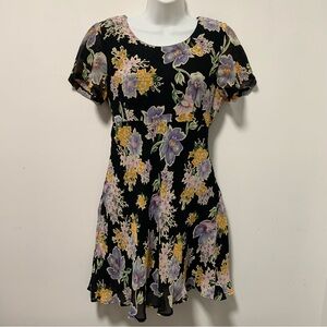CDC Petites Women’s  Black Floral Dress Short Sleeve Size 8 NWT.
